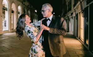 Operni pjevač Andrea Bocelli objavio fotografije sa suprugom